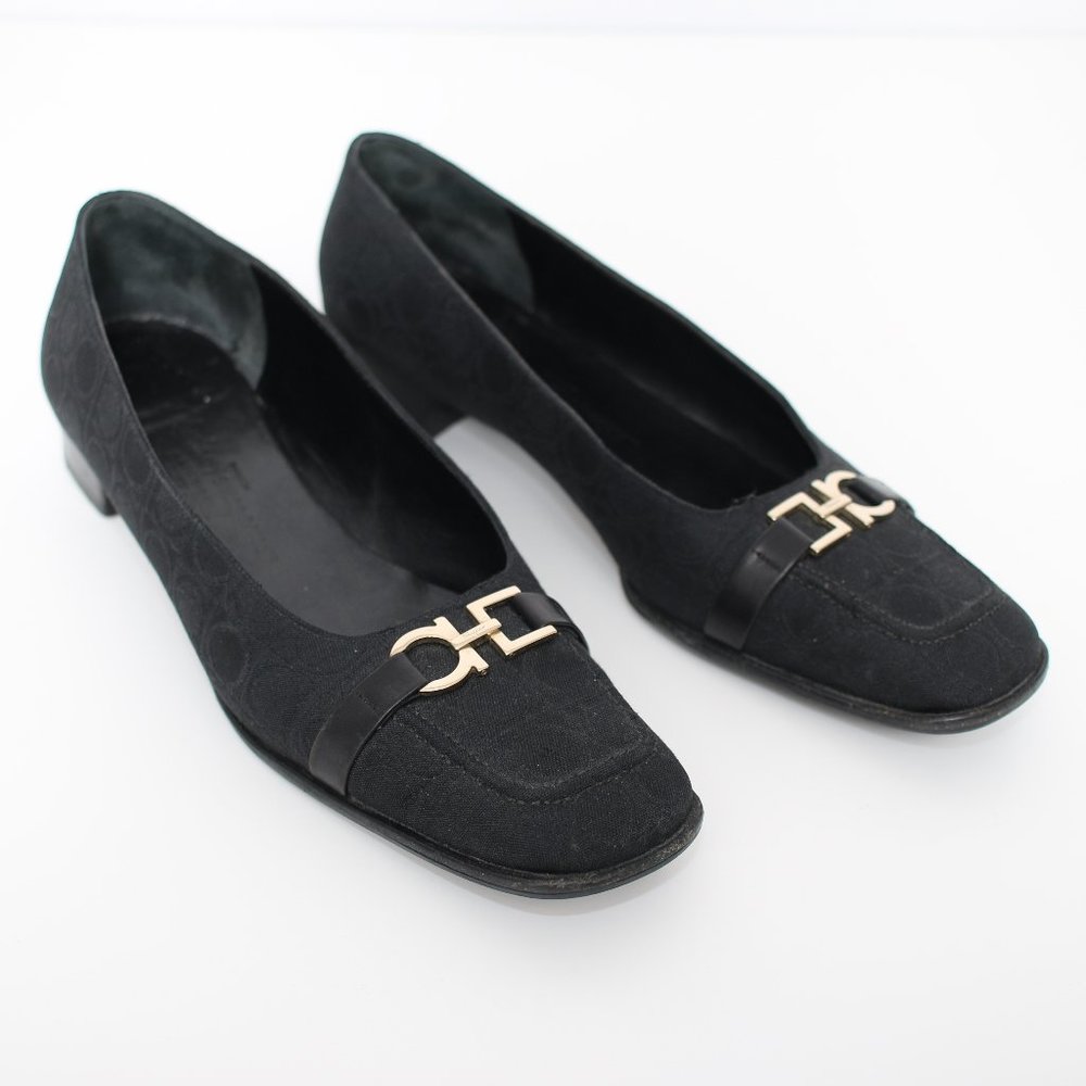 Salvatore Ferragamo Black Belt Buckle Logo Fabric Pumps Sz 8.5